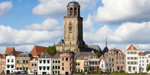 Ontdek de nieuwe laadlichtmasten in Deventer.